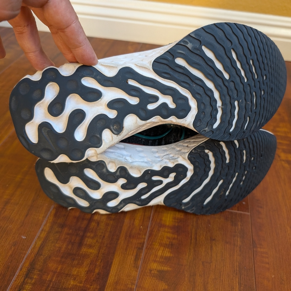 Running shoes - Picture 4 of 5